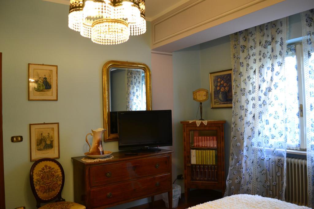 Le Bouganville Apartment Desenzano del Garda Zimmer foto