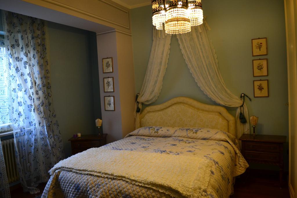 Le Bouganville Apartment Desenzano del Garda Zimmer foto