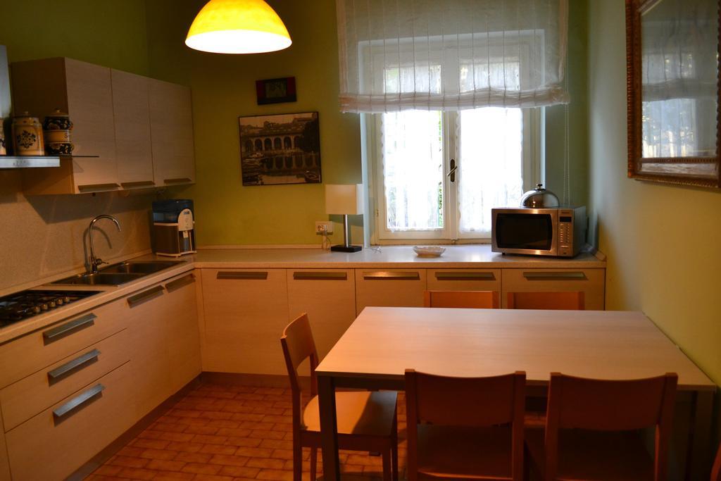 Le Bouganville Apartment Desenzano del Garda Zimmer foto