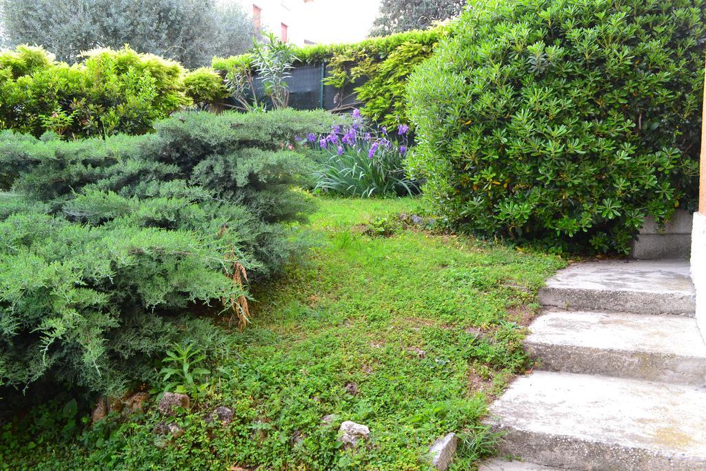Le Bouganville Apartment Desenzano del Garda Exterior foto
